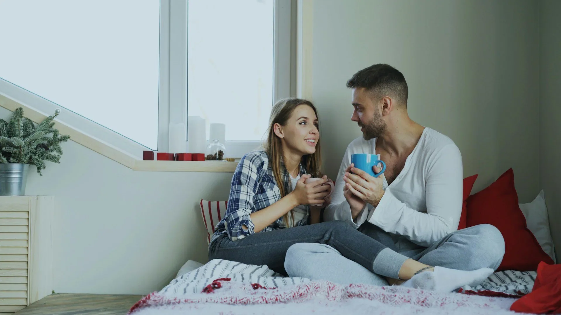 Young couple enjoying a conversation and coffee, learn empathy